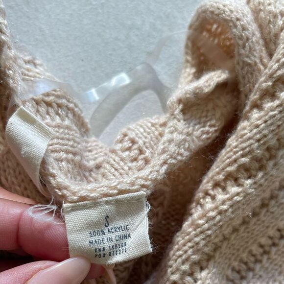 Sky and sparrow beige knit V-neck cropped sweater size small - Picture 7 of 10